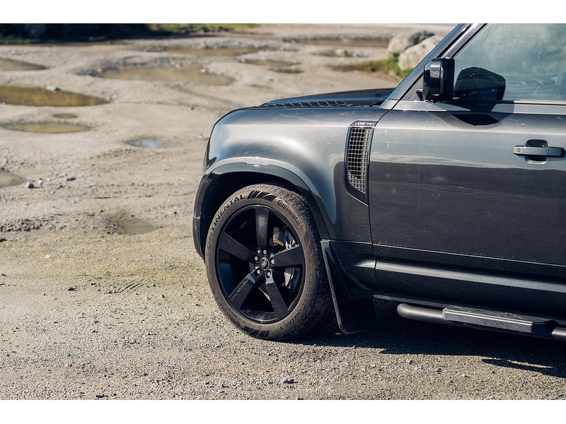 Land Rover 3.0 D300 MHEV X-Dynamic HSE Hard Top SUV 5dr Diesel Auto 4WD MWB Euro 6 (s/s) (300 ps)