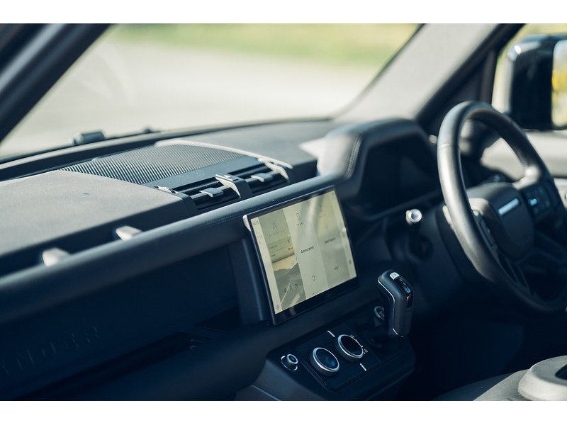 Land Rover 3.0 D300 MHEV X-Dynamic HSE Hard Top SUV 5dr Diesel Auto 4WD MWB Euro 6 (s/s) (300 ps)