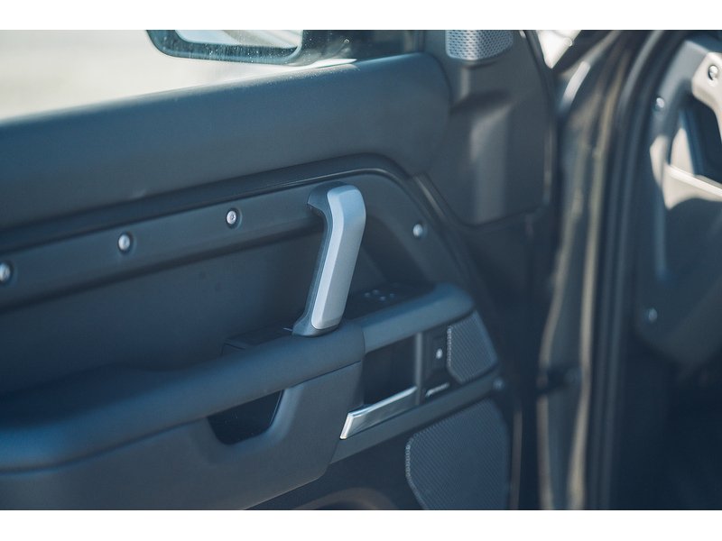 Land Rover 3.0 D300 MHEV X-Dynamic HSE Hard Top SUV 5dr Diesel Auto 4WD MWB Euro 6 (s/s) (300 ps)