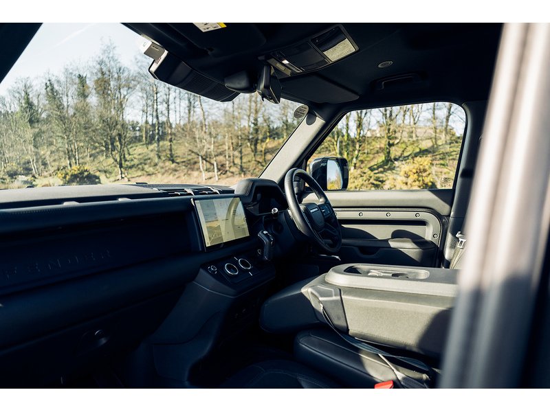 Land Rover 3.0 D300 MHEV X-Dynamic HSE Hard Top SUV 5dr Diesel Auto 4WD MWB Euro 6 (s/s) (300 ps)