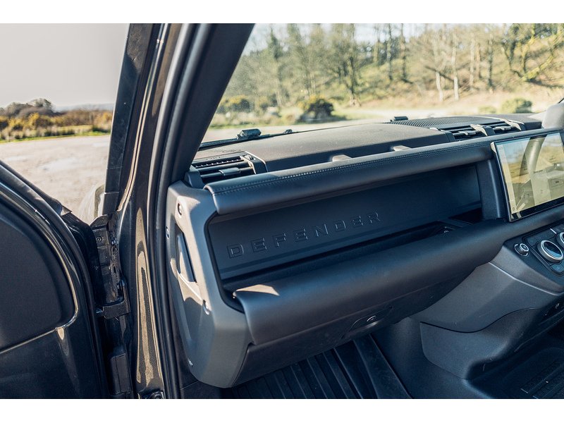 Land Rover 3.0 D300 MHEV X-Dynamic HSE Hard Top SUV 5dr Diesel Auto 4WD MWB Euro 6 (s/s) (300 ps)