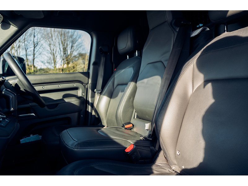 Land Rover 3.0 D300 MHEV X-Dynamic HSE Hard Top SUV 5dr Diesel Auto 4WD MWB Euro 6 (s/s) (300 ps)