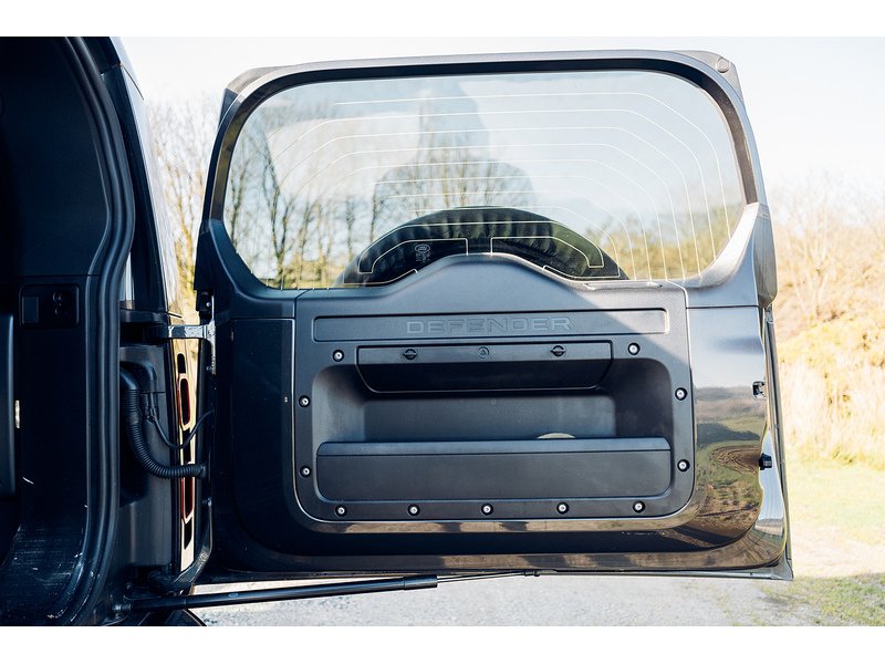 Land Rover 3.0 D300 MHEV X-Dynamic HSE Hard Top SUV 5dr Diesel Auto 4WD MWB Euro 6 (s/s) (300 ps)