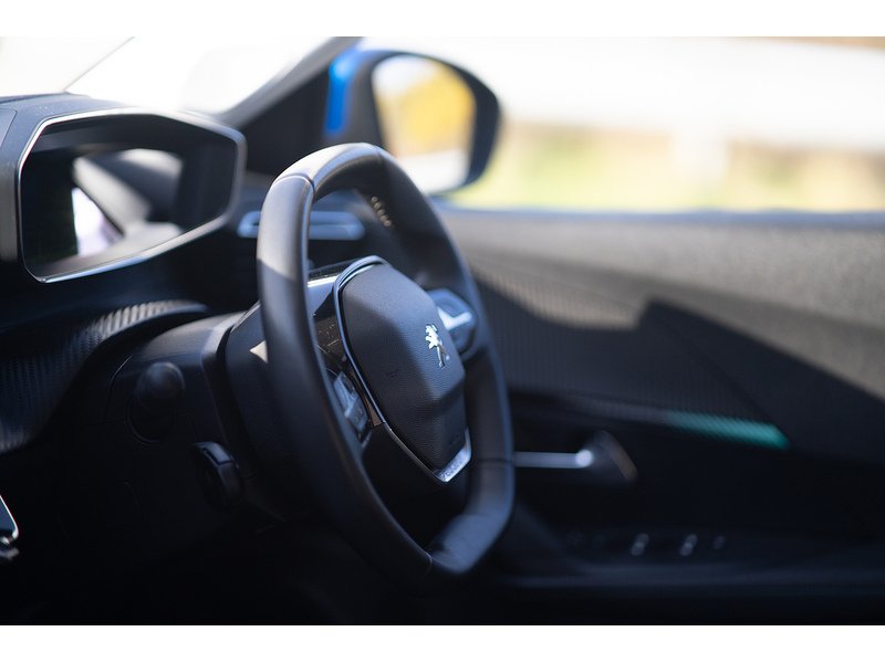 Peugeot 1.2 PureTech Allure Premium SUV 5dr Petrol Manual Euro 6 (s/s) (100 ps)