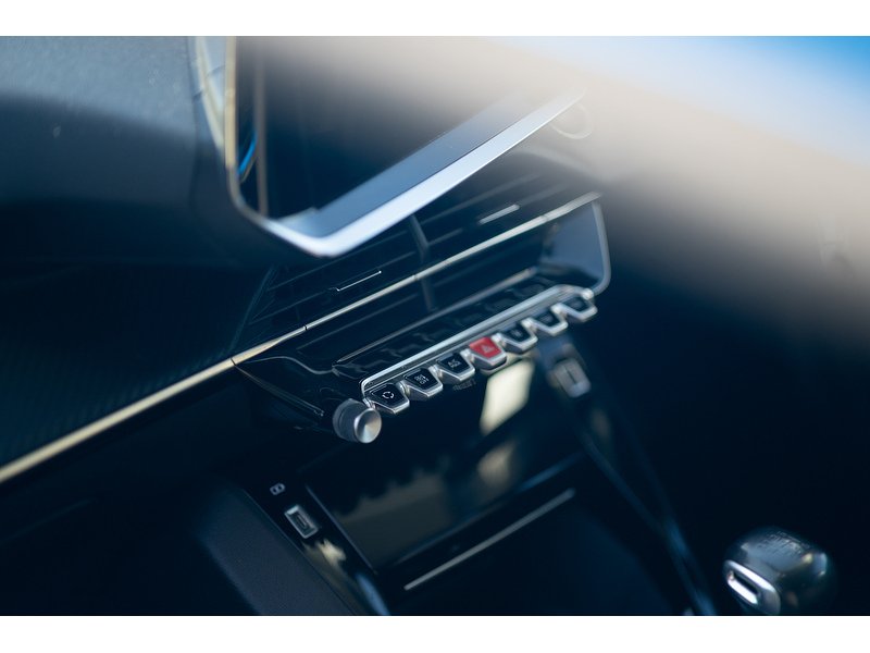 Peugeot 1.2 PureTech Allure Premium SUV 5dr Petrol Manual Euro 6 (s/s) (100 ps)