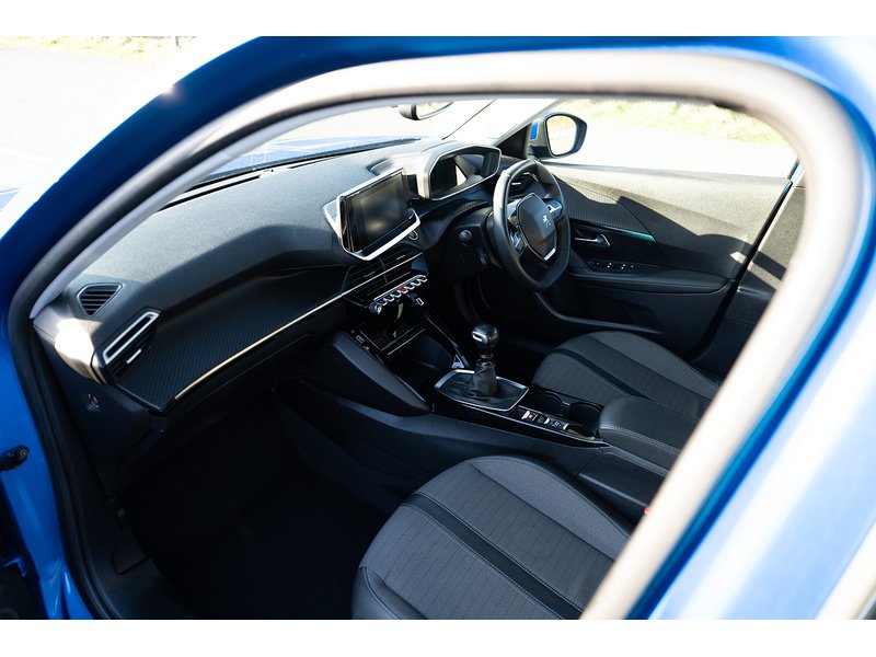 Peugeot 1.2 PureTech Allure Premium SUV 5dr Petrol Manual Euro 6 (s/s) (100 ps)