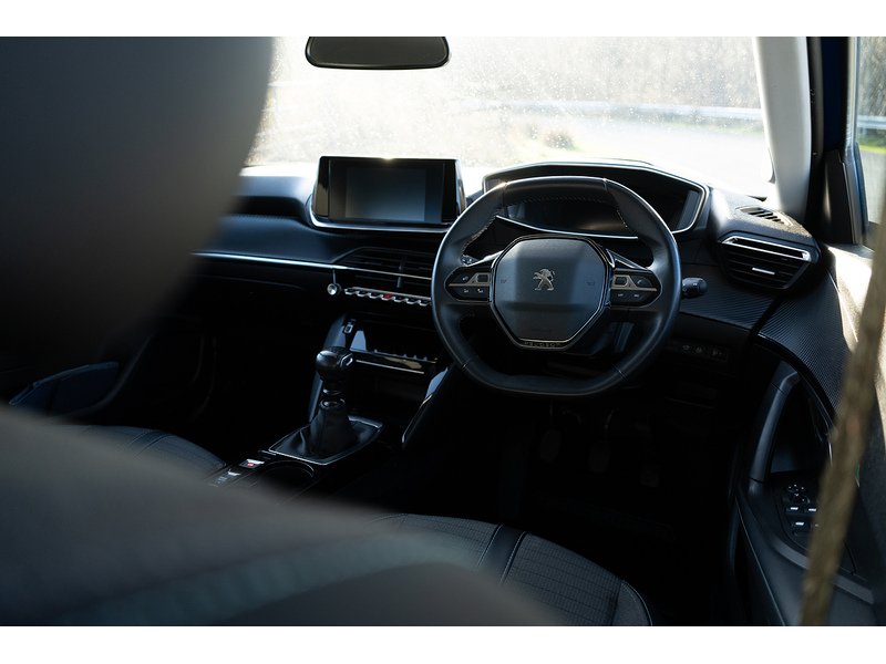 Peugeot 1.2 PureTech Allure Premium SUV 5dr Petrol Manual Euro 6 (s/s) (100 ps)