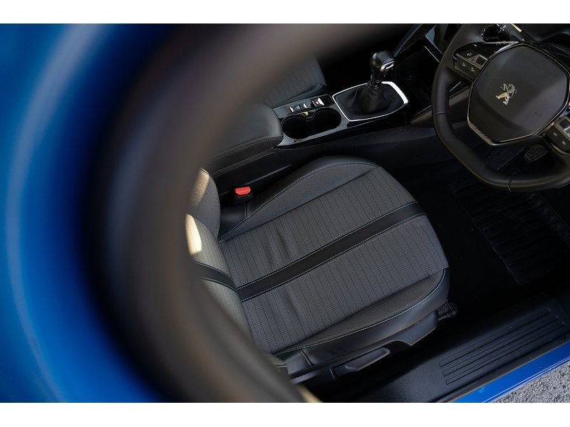 Peugeot 1.2 PureTech Allure Premium SUV 5dr Petrol Manual Euro 6 (s/s) (100 ps)