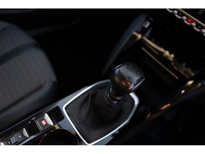 Peugeot 1.2 PureTech Allure Premium SUV 5dr Petrol Manual Euro 6 (s/s) (100 ps)