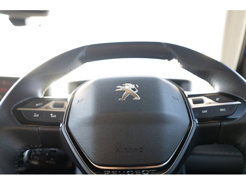 Peugeot 1.2 PureTech Allure Premium SUV 5dr Petrol Manual Euro 6 (s/s) (100 ps)