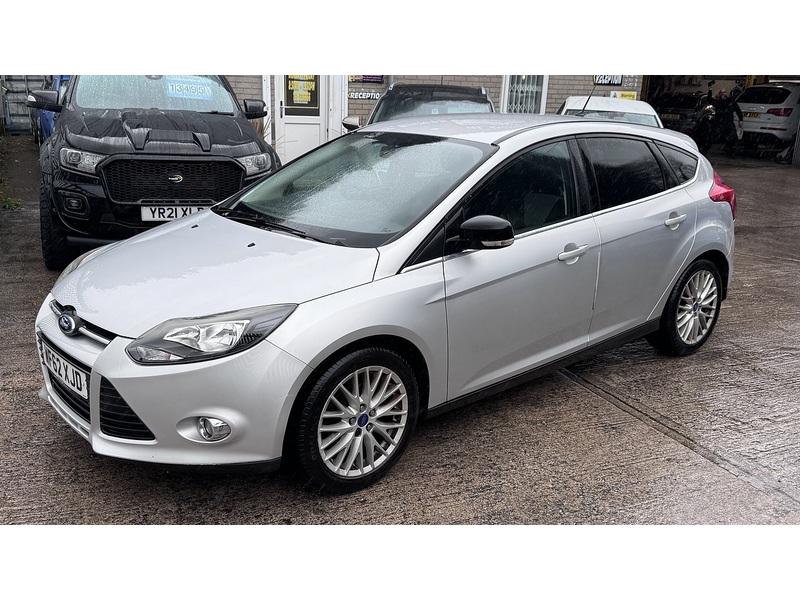 Ford 1.0T EcoBoost Zetec Hatchback 5dr Petrol Manual Euro 5 (s/s) (125 ps)