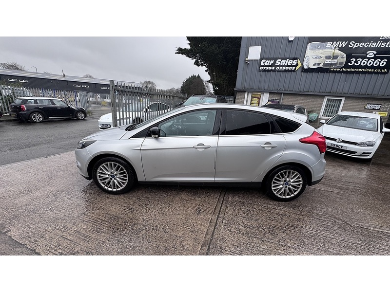 Ford 1.0T EcoBoost Zetec Hatchback 5dr Petrol Manual Euro 5 (s/s) (125 ps)