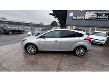 1.0T EcoBoost Zetec Hatchback 5dr Petrol Manual Euro 5 (s/s) (125 ps)