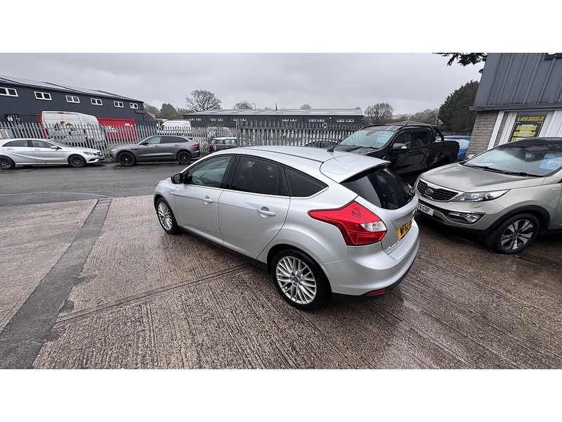 Ford 1.0T EcoBoost Zetec Hatchback 5dr Petrol Manual Euro 5 (s/s) (125 ps)
