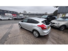 1.0T EcoBoost Zetec Hatchback 5dr Petrol Manual Euro 5 (s/s) (125 ps)