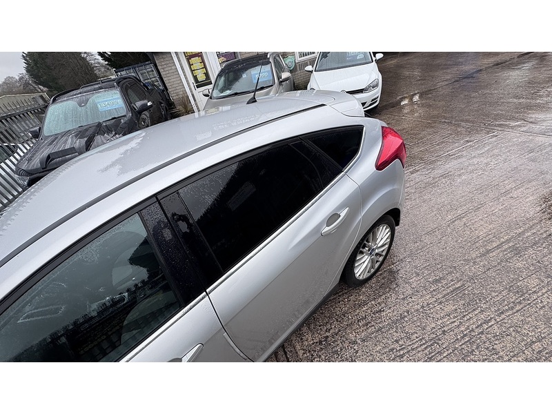 Ford 1.0T EcoBoost Zetec Hatchback 5dr Petrol Manual Euro 5 (s/s) (125 ps)