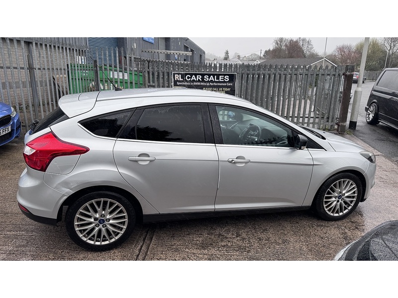 Ford 1.0T EcoBoost Zetec Hatchback 5dr Petrol Manual Euro 5 (s/s) (125 ps)