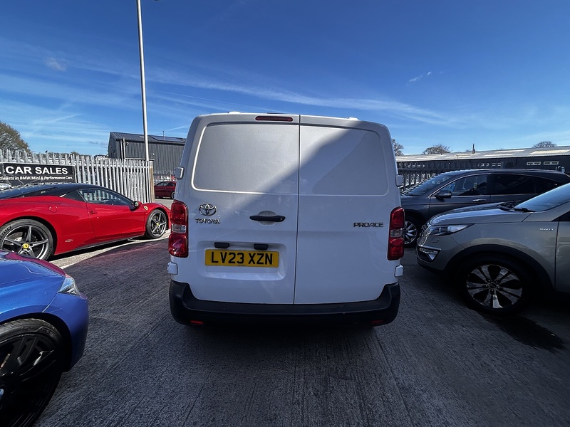 Toyota 1.5D Active Medium Panel Van 6dr Diesel Manual MWB Euro 6 (s/s) (120 bhp)