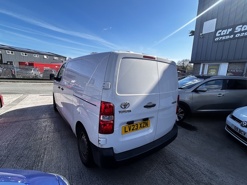 Toyota 1.5D Active Medium Panel Van 6dr Diesel Manual MWB Euro 6 (s/s) (120 bhp)