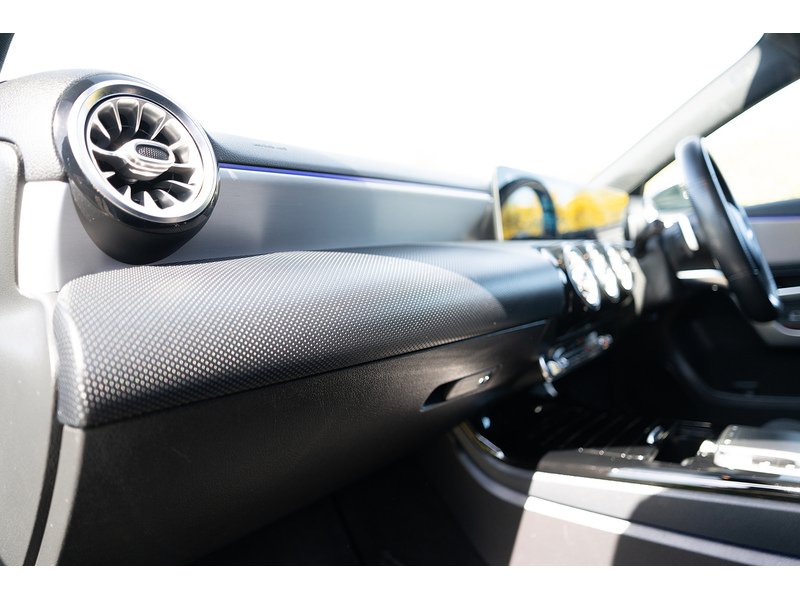 Mercedes-Benz 1.3 A200 AMG Line (Premium) Hatchback 5dr Petrol 7G-DCT Euro 6 (s/s) (163 ps)