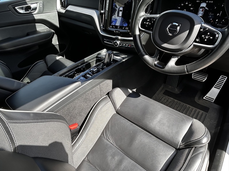 Volvo 2.0 B4 MHEV R-Design SUV 5dr Diesel Hybrid Auto AWD Euro 6 (s/s) (197 ps)