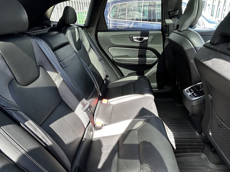 Volvo 2.0 B4 MHEV R-Design SUV 5dr Diesel Hybrid Auto AWD Euro 6 (s/s) (197 ps)