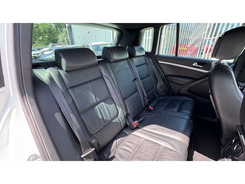 Volkswagen 2.0 TDI BlueMotion Tech R-Line Edition SUV 5dr Diesel DSG 4WD Euro 6 (s/s) (150 ps)