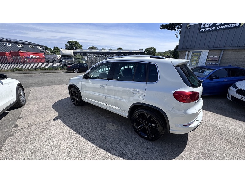 Volkswagen 2.0 TDI BlueMotion Tech R-Line Edition SUV 5dr Diesel DSG 4WD Euro 6 (s/s) (150 ps)