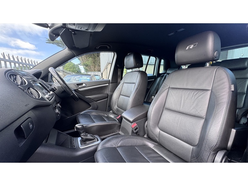 Volkswagen 2.0 TDI BlueMotion Tech R-Line SUV 5dr Diesel DSG 4WD Euro 5 (s/s) (Nav) (140 ps)