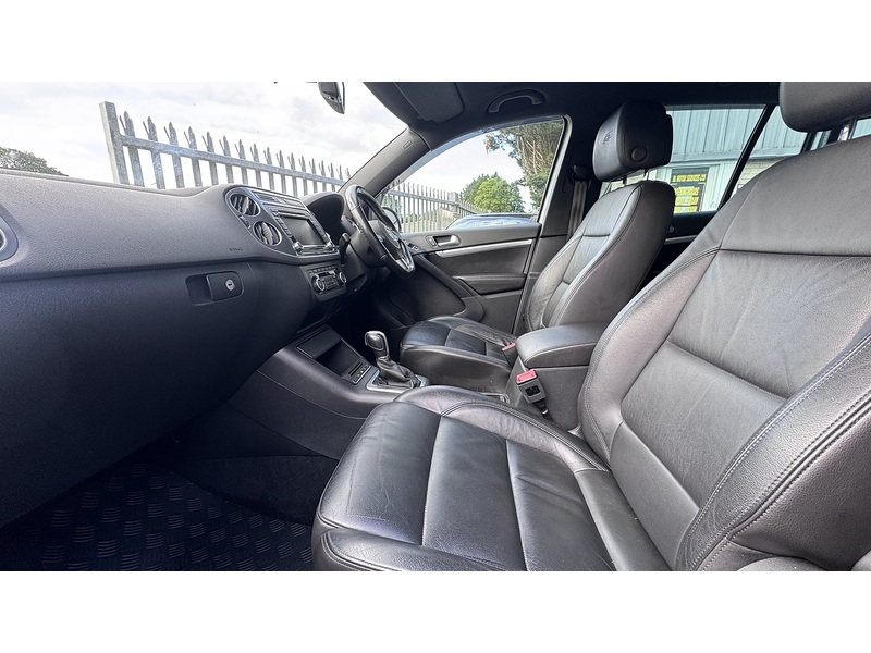Volkswagen 2.0 TDI BlueMotion Tech R-Line SUV 5dr Diesel DSG 4WD Euro 5 (s/s) (Nav) (140 ps)