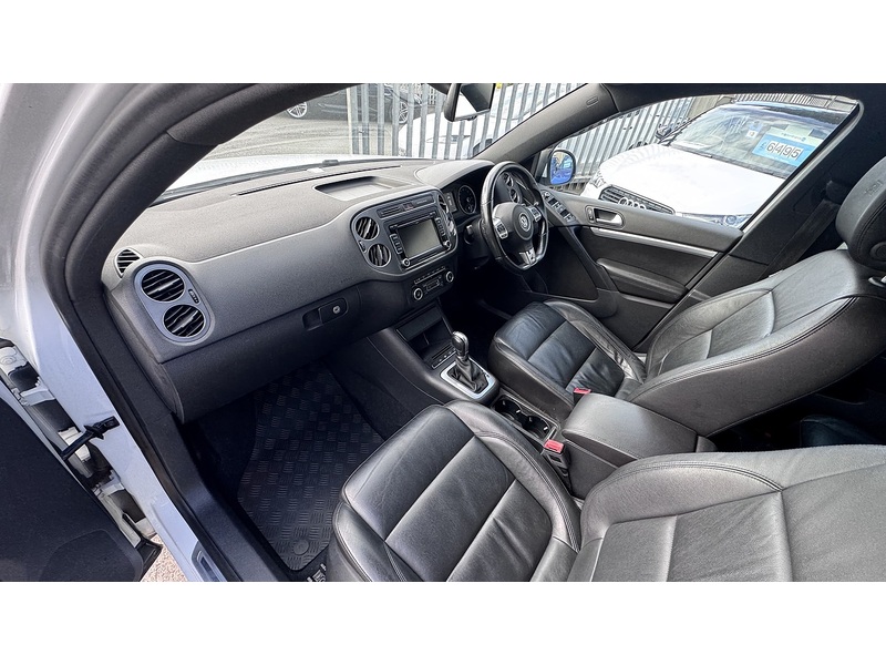 Volkswagen 2.0 TDI BlueMotion Tech R-Line SUV 5dr Diesel DSG 4WD Euro 5 (s/s) (Nav) (140 ps)