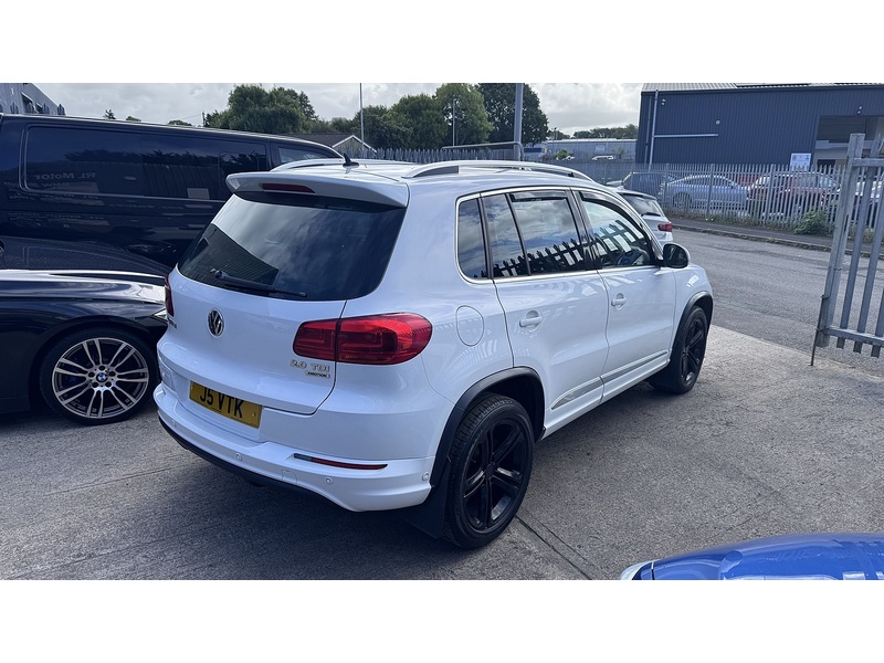Volkswagen 2.0 TDI BlueMotion Tech R-Line SUV 5dr Diesel DSG 4WD Euro 5 (s/s) (Nav) (140 ps)