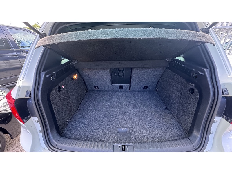 Volkswagen 2.0 TDI BlueMotion Tech R-Line SUV 5dr Diesel DSG 4WD Euro 5 (s/s) (Nav) (140 ps)