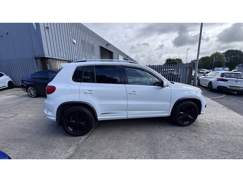 Volkswagen 2.0 TDI BlueMotion Tech R-Line SUV 5dr Diesel DSG 4WD Euro 5 (s/s) (Nav) (140 ps)
