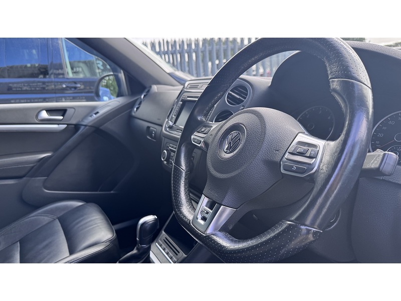 Volkswagen 2.0 TDI BlueMotion Tech R-Line SUV 5dr Diesel DSG 4WD Euro 5 (s/s) (Nav) (140 ps)