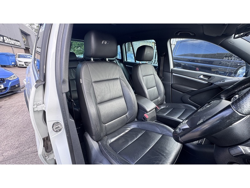 Volkswagen 2.0 TDI BlueMotion Tech R-Line SUV 5dr Diesel DSG 4WD Euro 5 (s/s) (Nav) (140 ps)