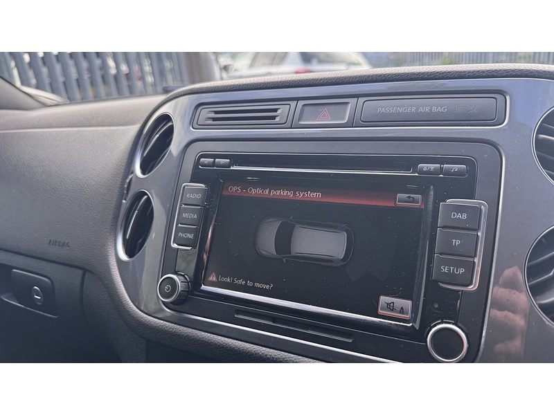 Volkswagen 2.0 TDI BlueMotion Tech R-Line SUV 5dr Diesel DSG 4WD Euro 5 (s/s) (Nav) (140 ps)