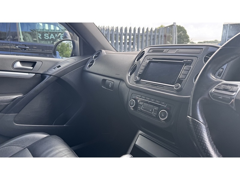 Volkswagen 2.0 TDI BlueMotion Tech R-Line SUV 5dr Diesel DSG 4WD Euro 5 (s/s) (Nav) (140 ps)