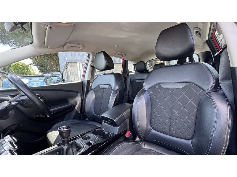 Renault 1.3 TCe Iconic SUV 5dr Petrol Manual Euro 6 (s/s) (140 ps)
