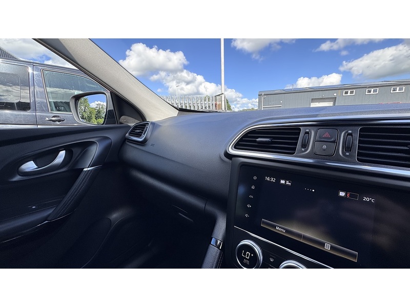 Renault 1.3 TCe Iconic SUV 5dr Petrol Manual Euro 6 (s/s) (140 ps)