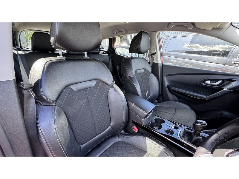Renault 1.3 TCe Iconic SUV 5dr Petrol Manual Euro 6 (s/s) (140 ps)