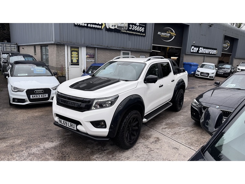 Nissan 2.3 dCi Tekna Pickup Double Cab 4dr Diesel Manual 4WD Euro 6 (s/s) (190 ps)