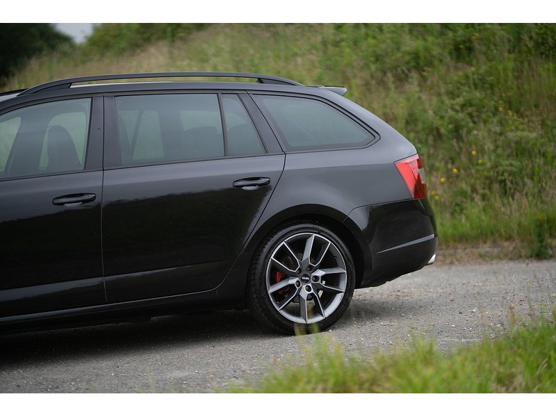 Skoda 2.0 TDI vRS Estate 5dr Diesel DSG Euro 5 (s/s) (184 ps)