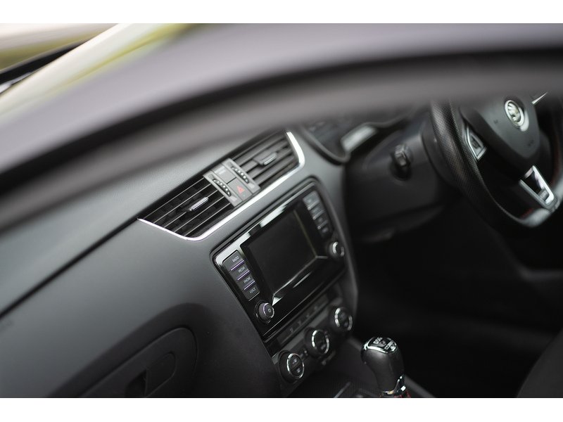 Skoda 2.0 TDI vRS Estate 5dr Diesel DSG Euro 5 (s/s) (184 ps)