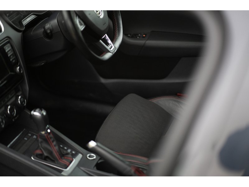 Skoda 2.0 TDI vRS Estate 5dr Diesel DSG Euro 5 (s/s) (184 ps)