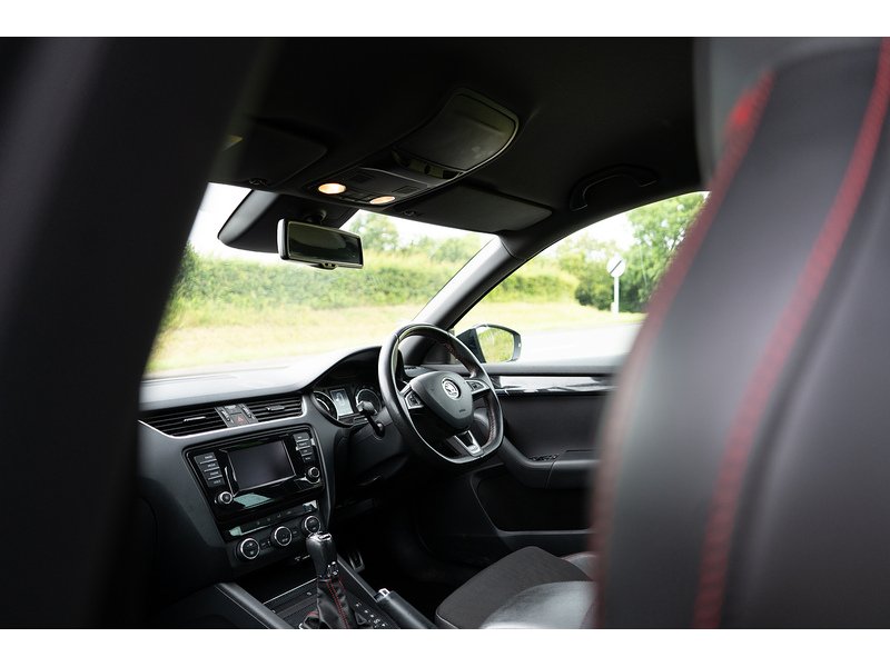 Skoda 2.0 TDI vRS Estate 5dr Diesel DSG Euro 5 (s/s) (184 ps)