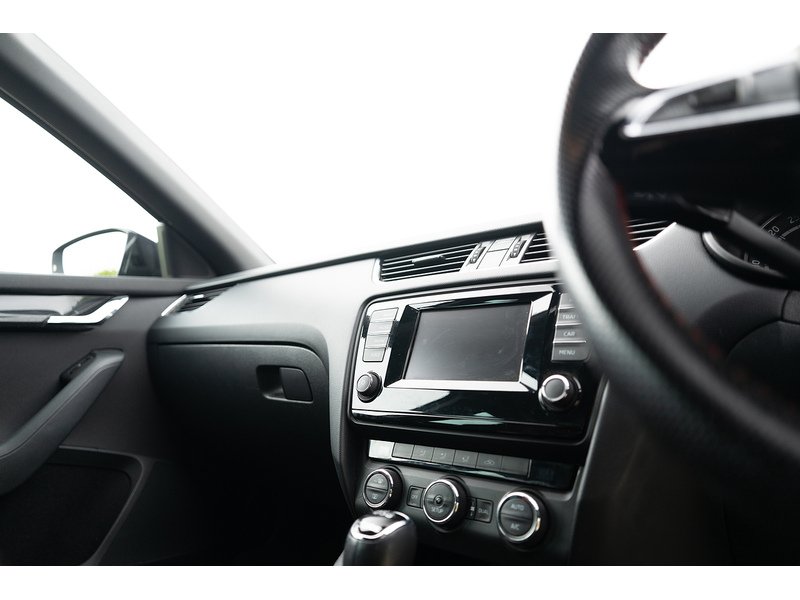 Skoda 2.0 TDI vRS Estate 5dr Diesel DSG Euro 5 (s/s) (184 ps)