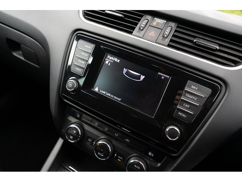 Skoda 2.0 TDI vRS Estate 5dr Diesel DSG Euro 5 (s/s) (184 ps)