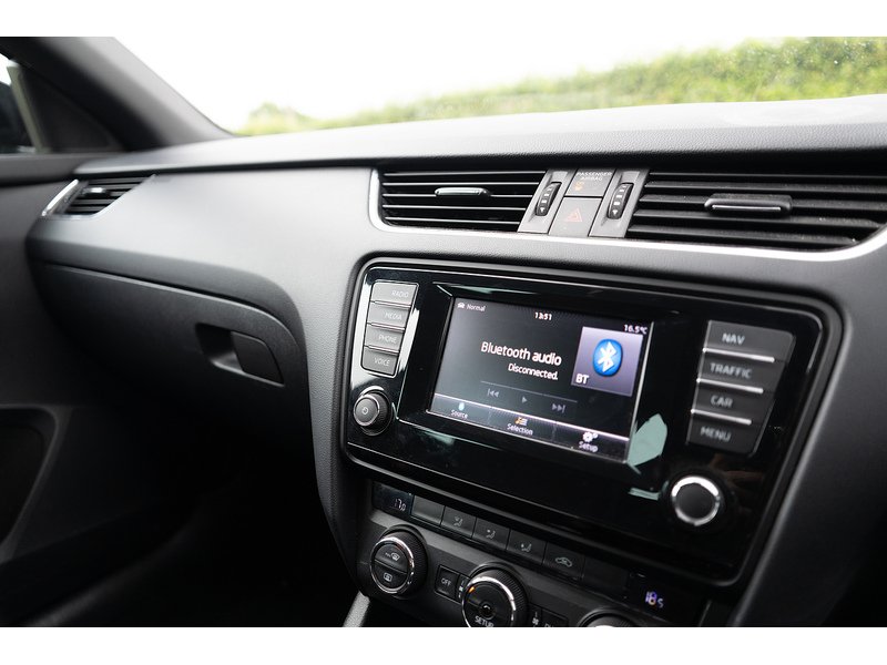 Skoda 2.0 TDI vRS Estate 5dr Diesel DSG Euro 5 (s/s) (184 ps)