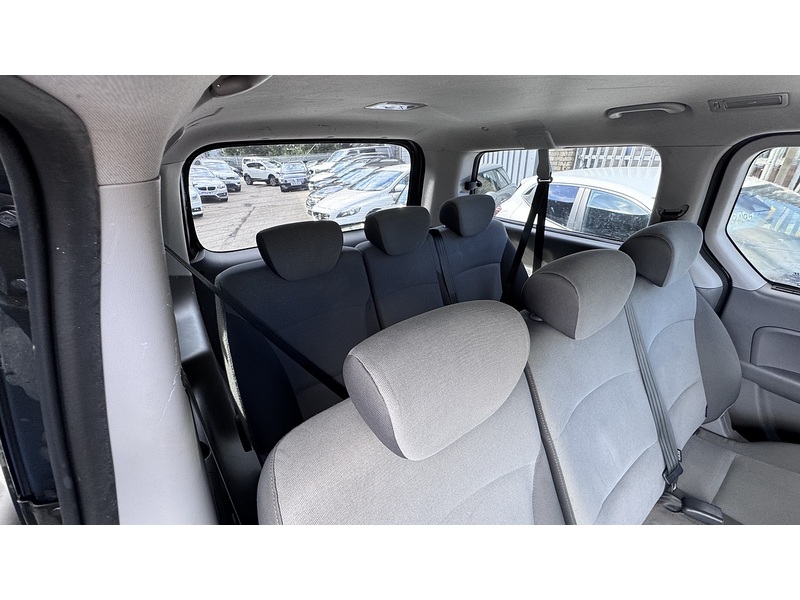 Hyundai 2.5 CRDi SE Nav MPV 5dr Diesel Manual Euro 6 (136 ps)